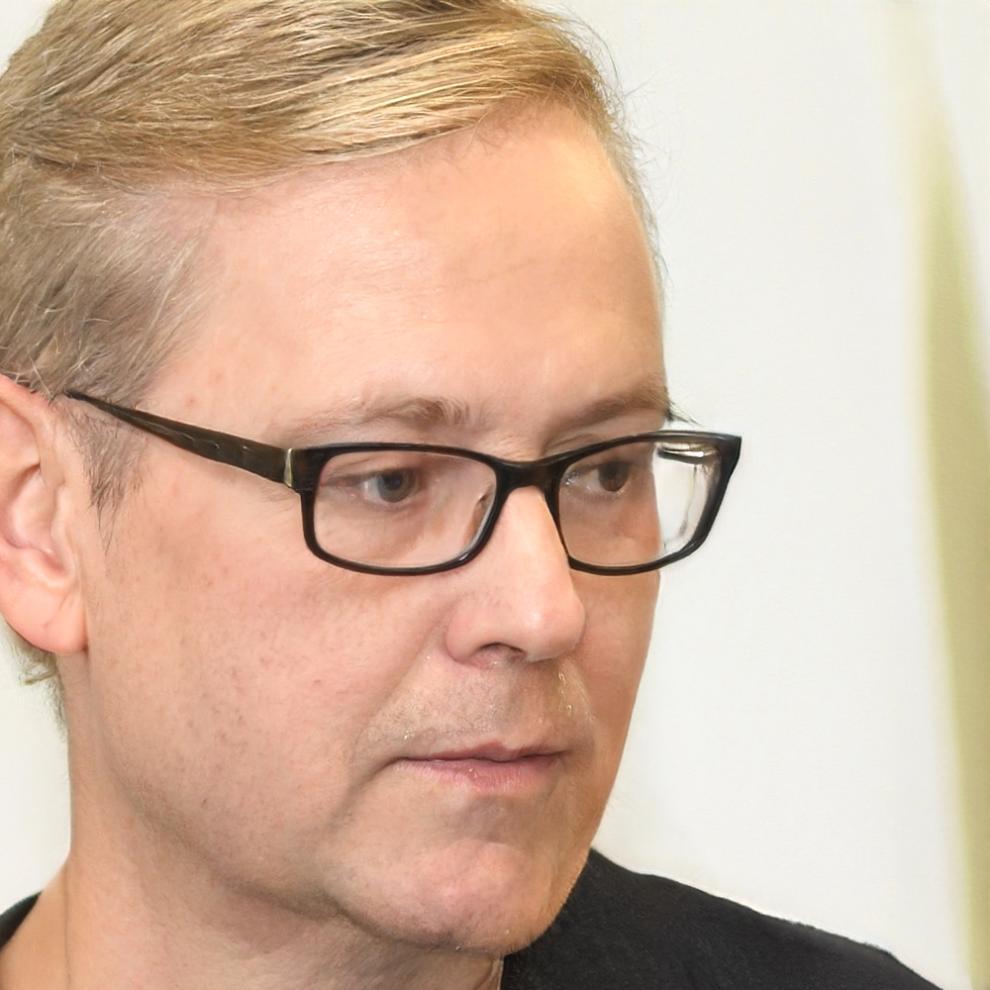 Portrait de Marc Dubois, expert en stratégies d'investissement